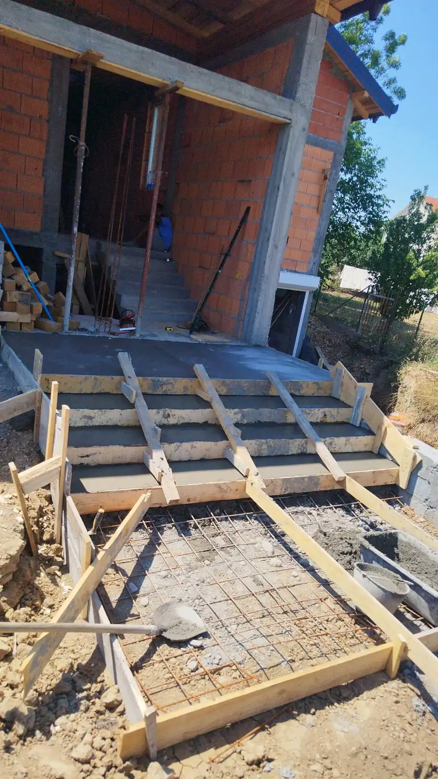 Krov i konstrukcija na gradilištu u Beogradu, fotografija 4