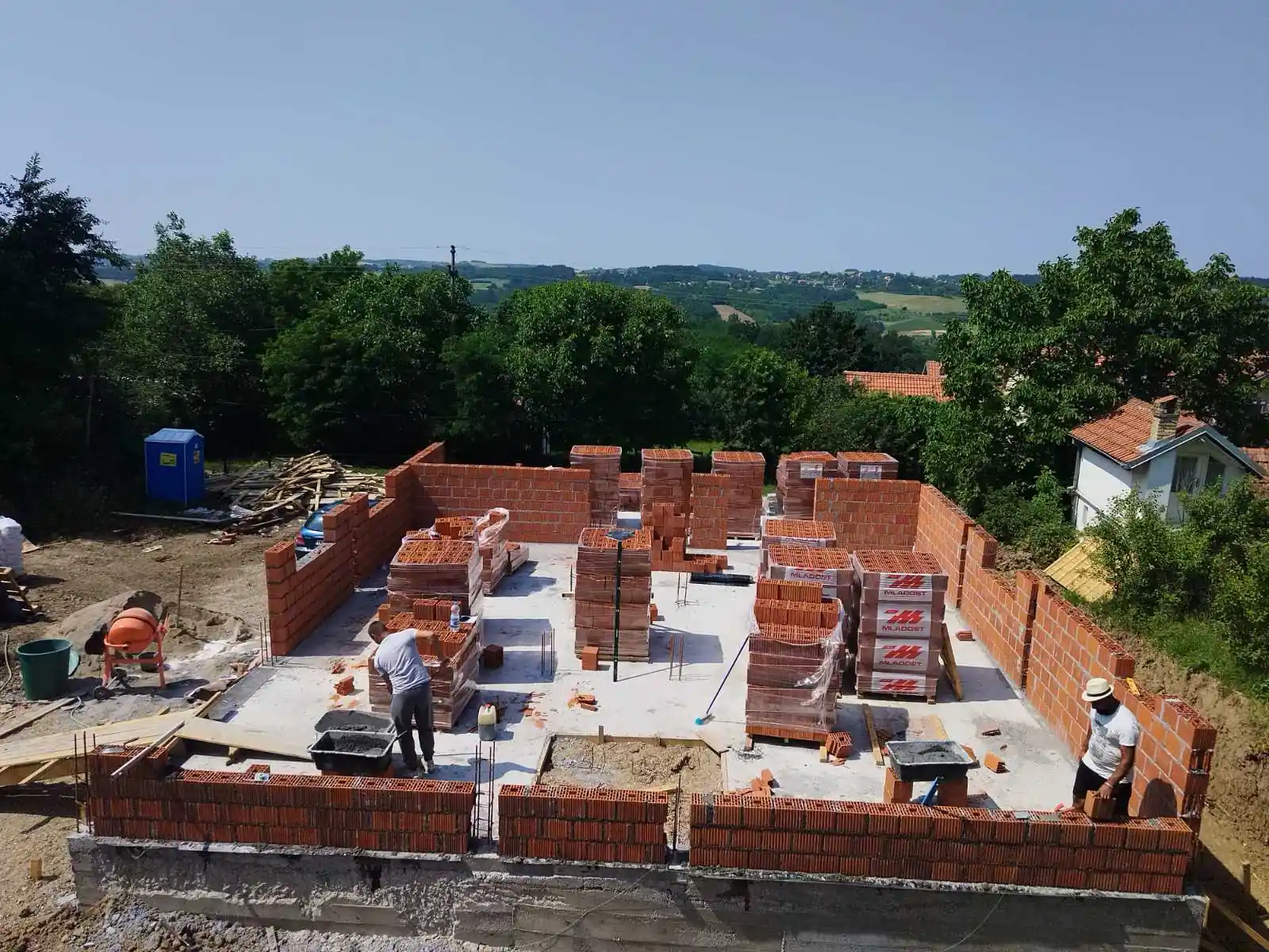 Kuća u izgradnji od temelja do krova, fotografija 17