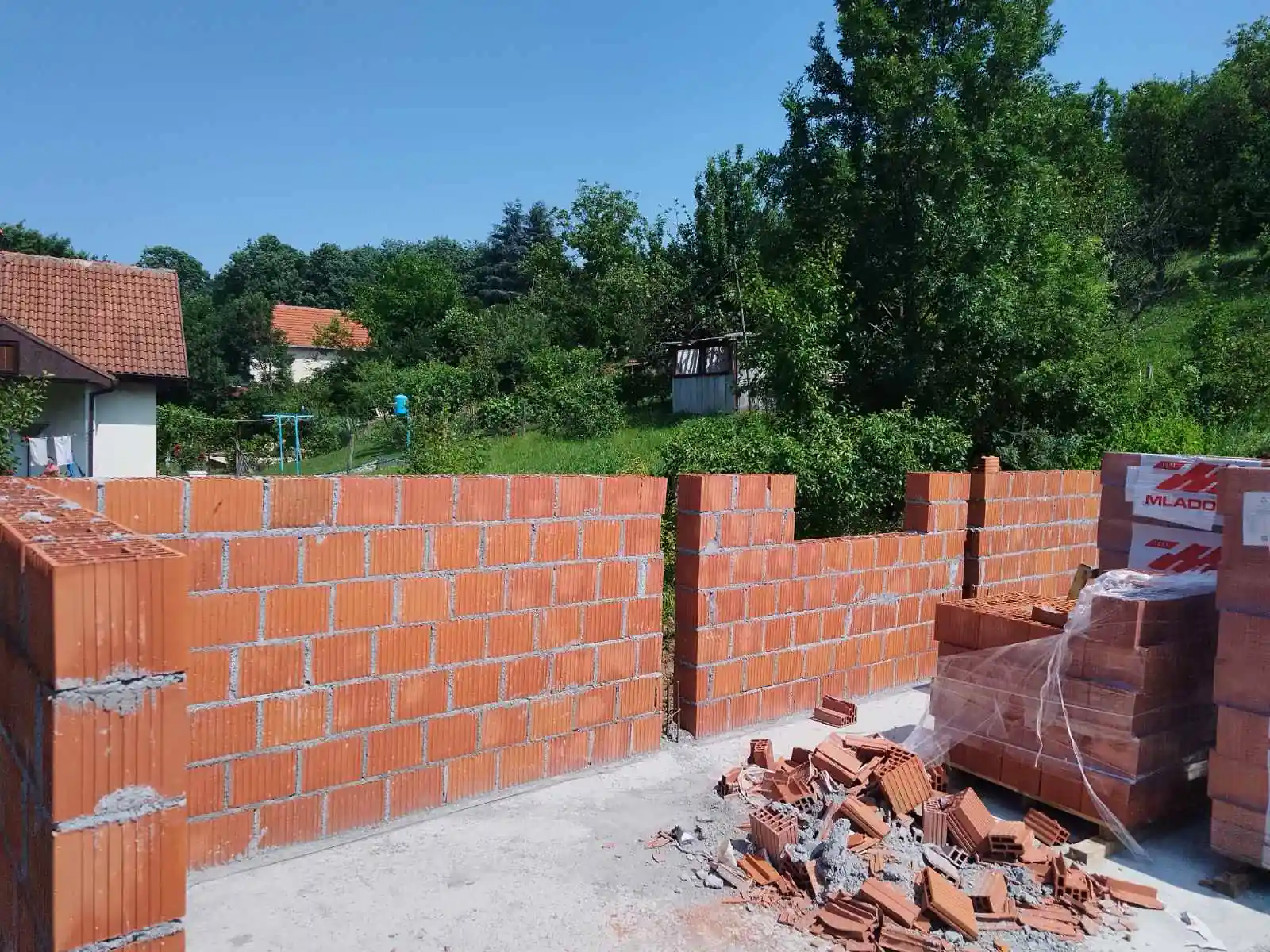 Kuća u izgradnji od temelja do krova, fotografija 31